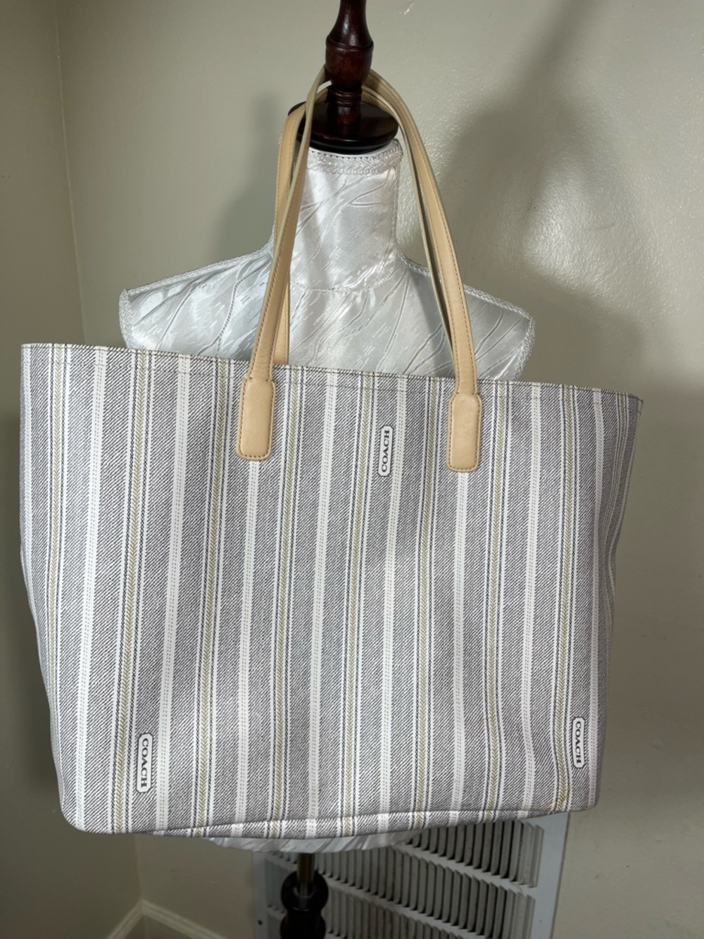 COACH LEGACY WEEKEND White/Gray Ticking Stripe PVC Large Tote and purse - Picture 4 of 9